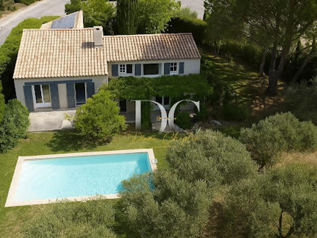 Maison avec piscine et jardin