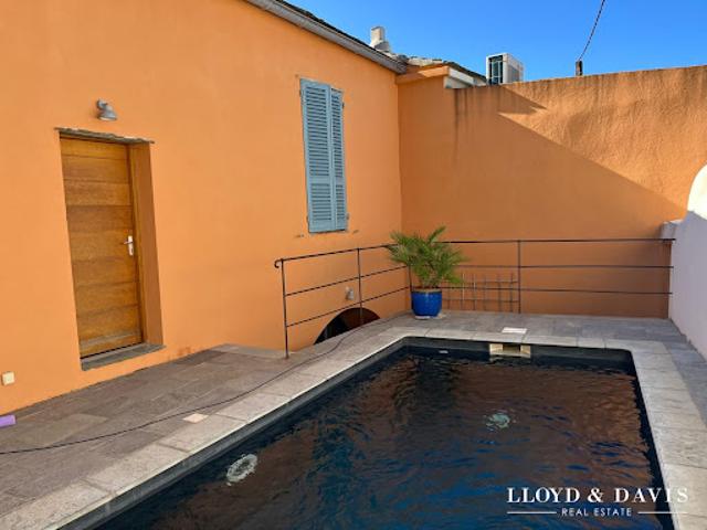 Maison avec piscine et jardin