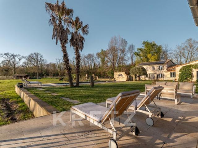 Maison avec piscine et jardin