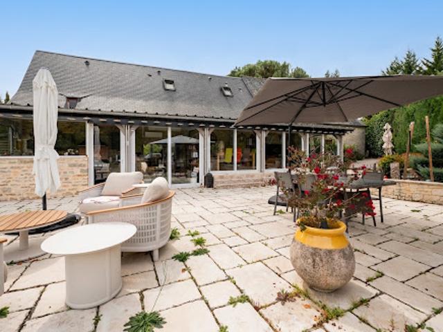 Maison avec piscine et jardin