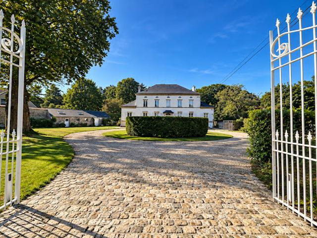 Maison avec piscine et jardin