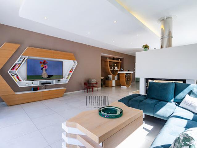 Maison avec piscine et jardin