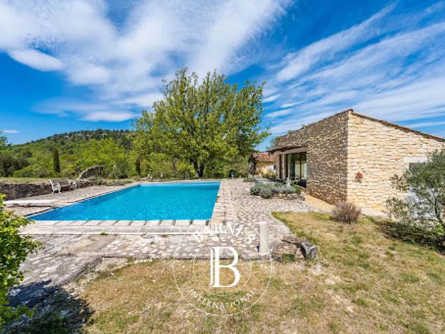 Maison avec piscine et jardin