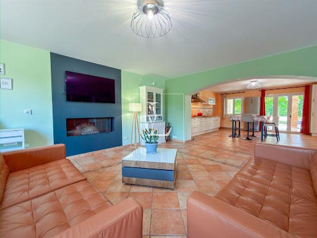 Maison avec piscine et jardin