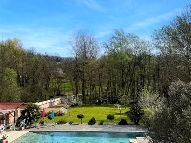 Maison avec piscine et pool house à Varacieux