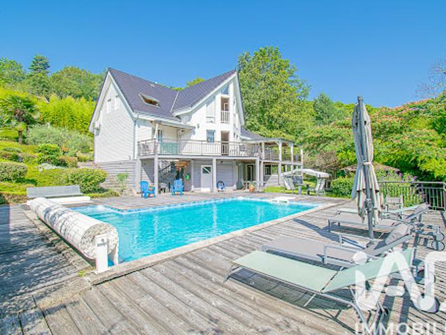 Maison avec piscine et terrasse
