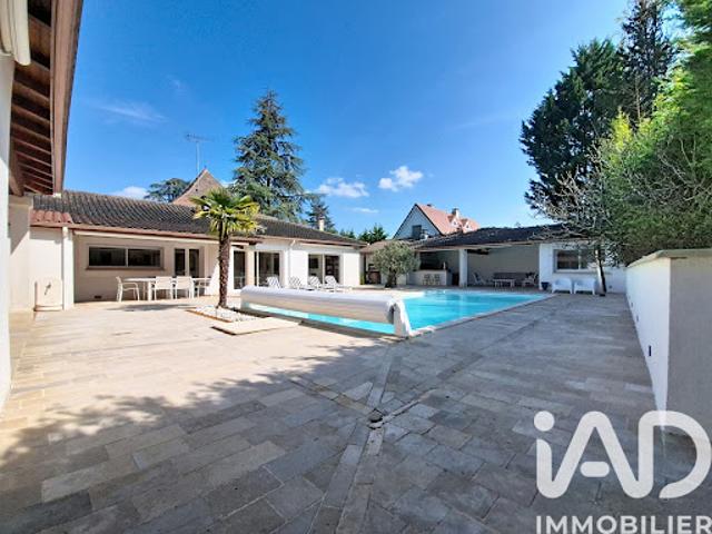 Maison avec piscine et terrasse