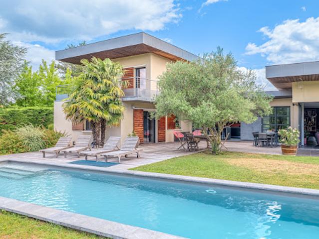Maison avec piscine et jardin