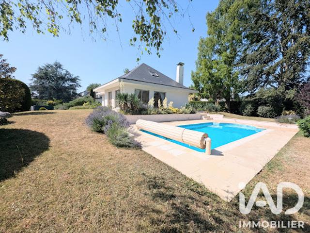 Maison avec piscine et terrasse