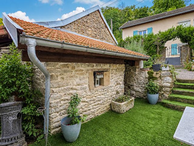 Maison avec piscine et jardin