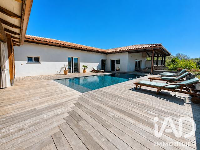 Maison avec piscine et terrasse