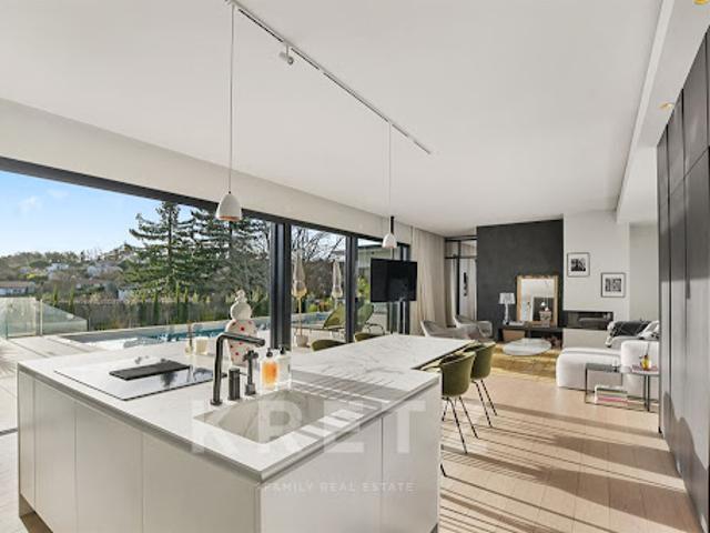 Maison avec piscine et terrasse