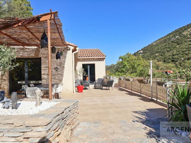 Maison avec piscine et terrasse