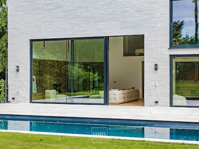 Maison avec piscine et terrasse