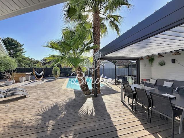 Maison avec piscine et terrasse