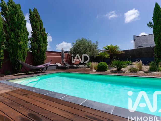 Maison avec piscine et terrasse
