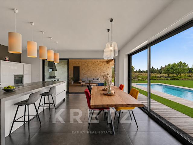 Maison avec piscine et terrasse