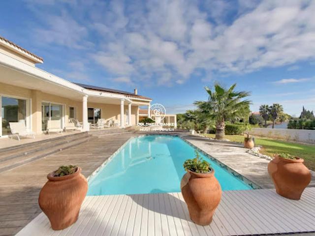 Maison avec piscine et terrasse