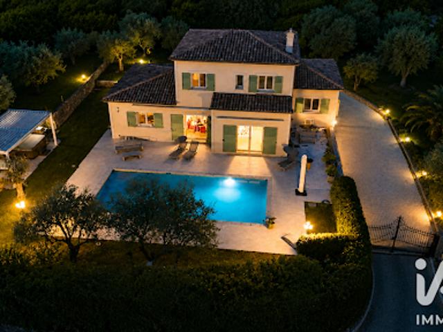 Maison avec piscine et terrasse