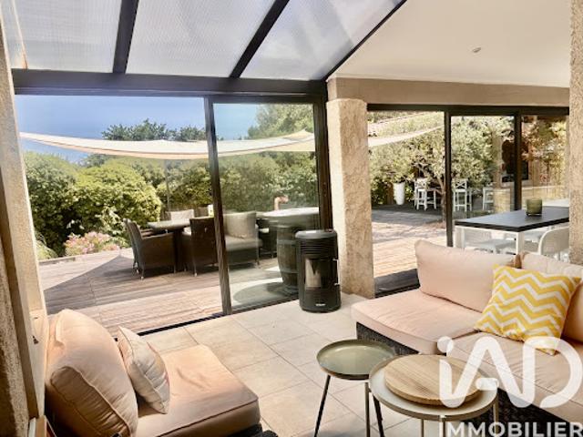 Maison avec piscine et terrasse