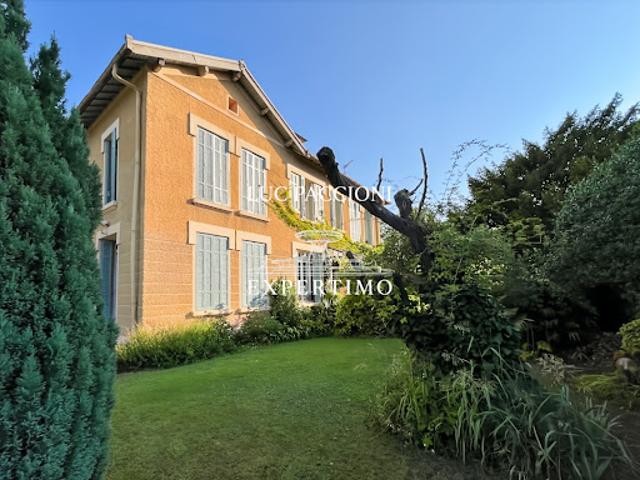 Maison avec piscine et terrasse