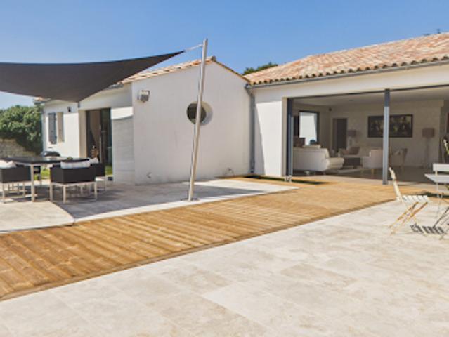 Maison avec piscine et terrasse