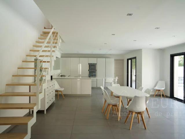 Maison avec piscine et terrasse