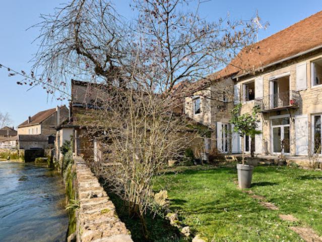 Maison avec piscine et terrasse