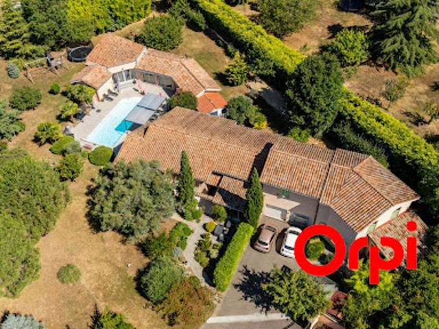 Maison avec piscine et terrasse