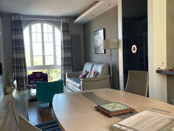 Maison avec piscine et terrasse