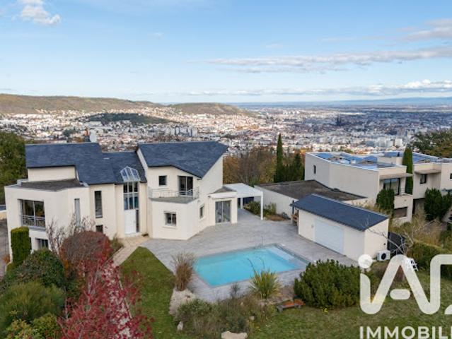 Maison avec piscine et terrasse