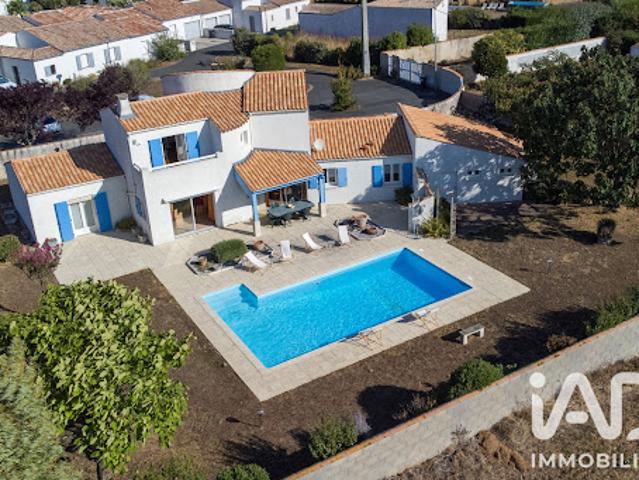 Maison avec piscine et terrasse