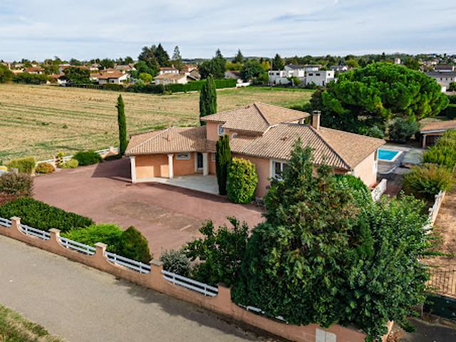 Maison avec piscine et terrasse