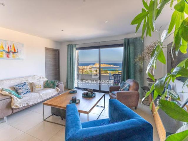 Villa avec piscine en bord de mer