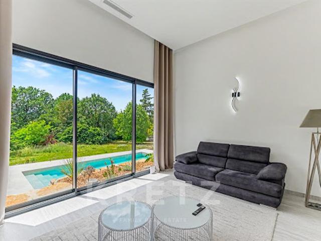 Maison avec piscine et terrasse