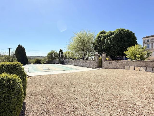 Maison avec piscine et terrasse