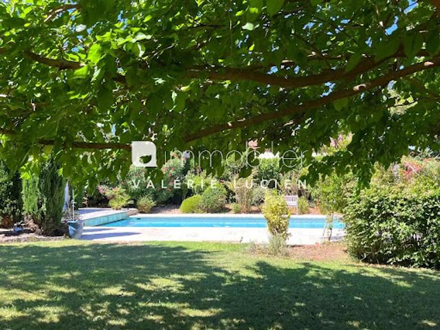 Maison avec piscine et terrasse