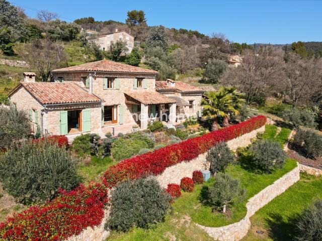 Maison avec piscine et vue exceptionnelle 190m² Fayence