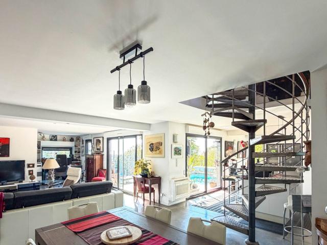 Maison avec piscine et vue mer, Vente de la nue propriété de. 130m² Sète