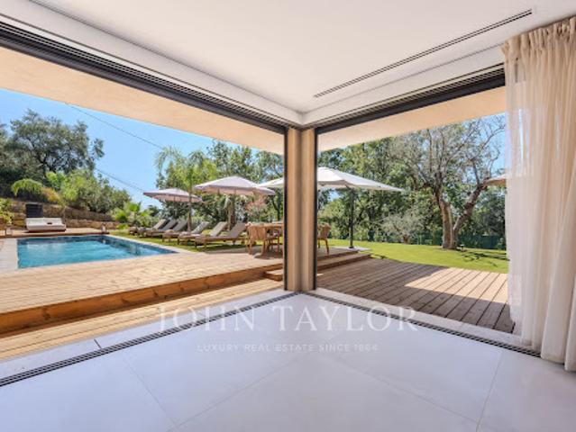 Maison avec piscine en bord de mer