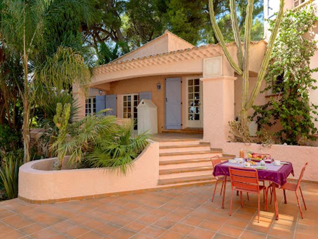 Maison avec piscine en bord de mer