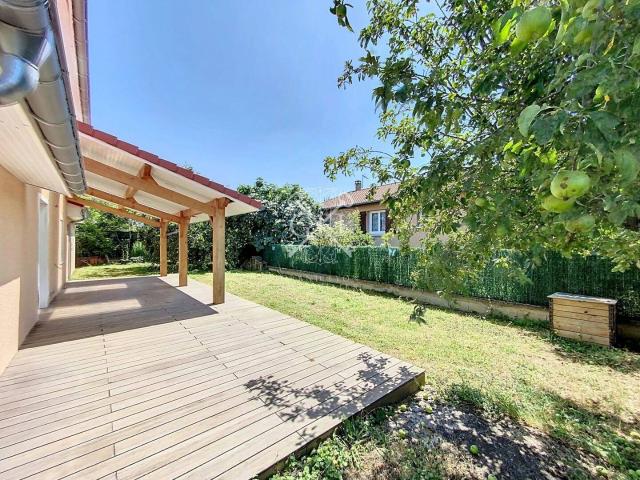 MAISON AVEC PISCINE FEYZIN CHAMP PLANTIER