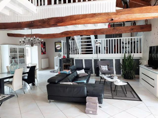 Maison avec piscine 187m² Saint Martial de Valette