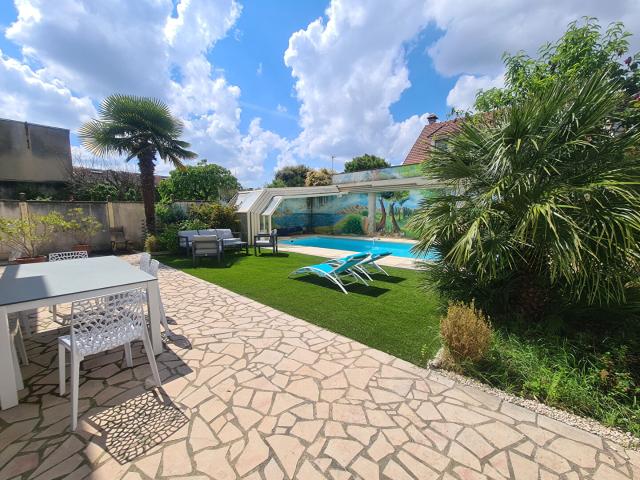 MAISON AVEC PISCINE