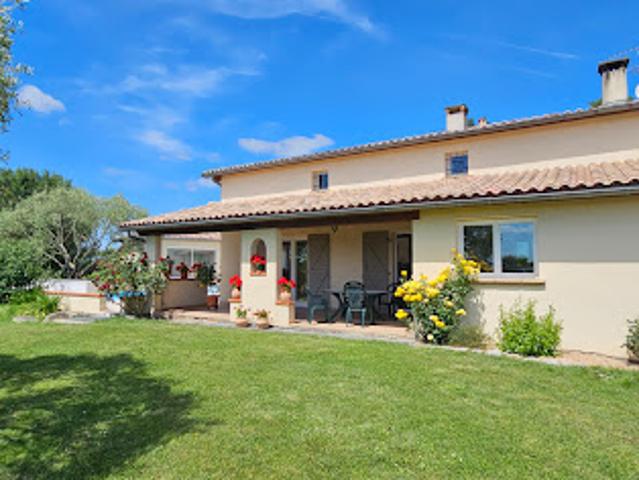 Maison avec piscine et jardin
