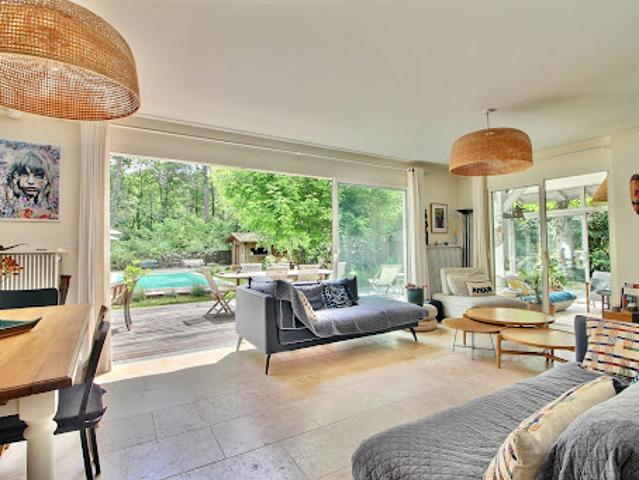 Maison avec piscine et jardin