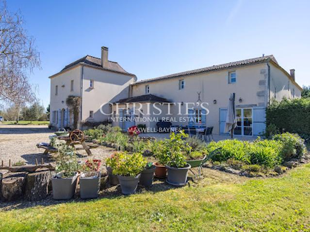 Maison avec piscine et jardin