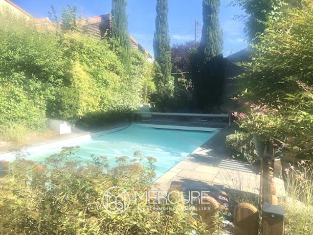Maison avec piscine et jardin