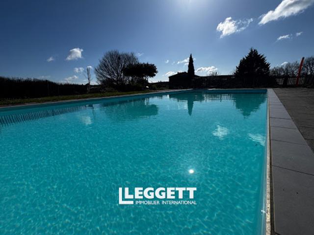 Maison avec piscine et jardin