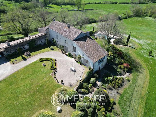 Maison avec piscine et jardin